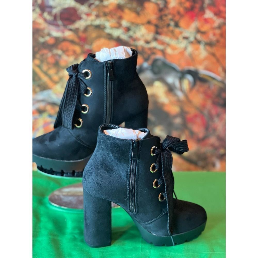 Adalina Black platform Women ankle bootie size 6